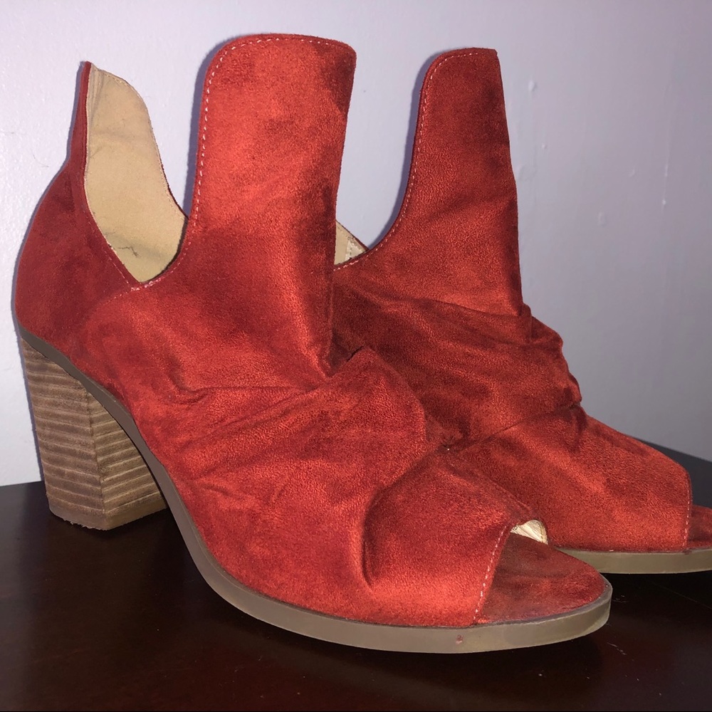 UEC Burnt Orange Wedges